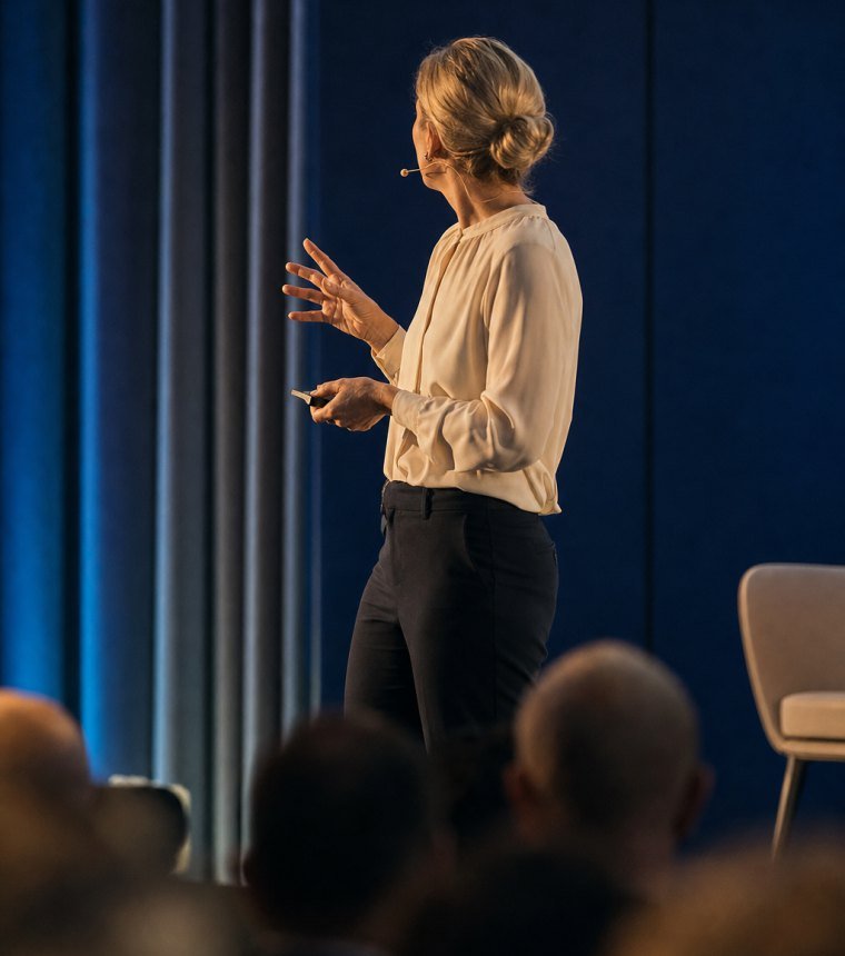 A speaker on the Multaqa stage